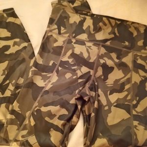 Gap Fit Sculpt Compression Green Camo Leggings, L